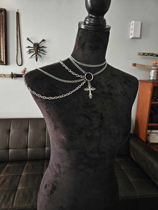 Crossed shoulder harness